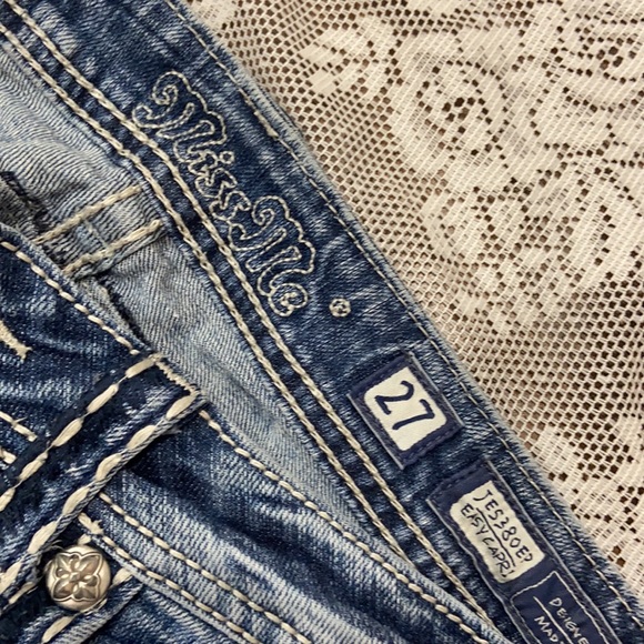 MISS ME FLEUR DE LIS DENIM JEANS SZ 27 CAPRI NEW RHINESTONE FLAP POCKETS - Picture 8 of 13